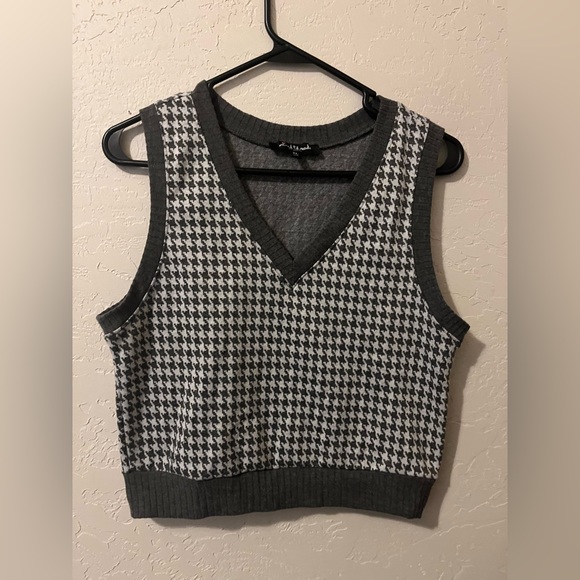 Mixed threads black and white houdstooth Sweater Vest - Picture 2 of 5